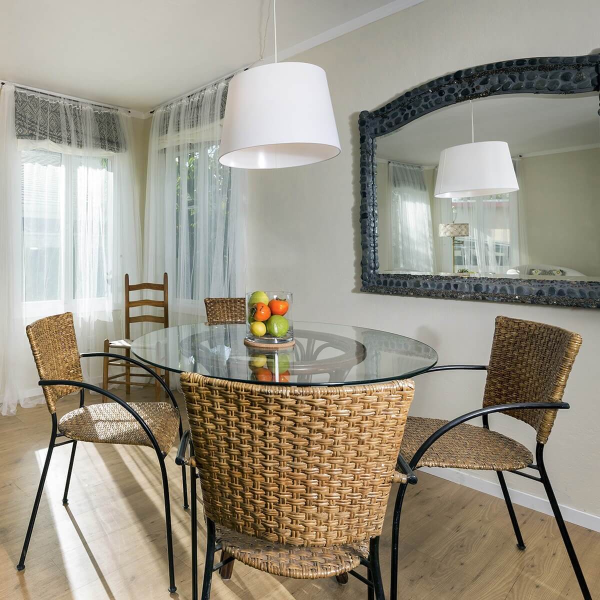 A Complete Guide to Custom Glass Table Tops Glass Genius