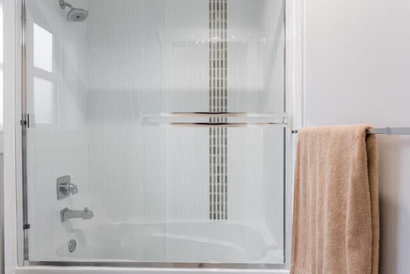 4 Best Shower Doors for Bath Tubs in 2021 Glass Genius