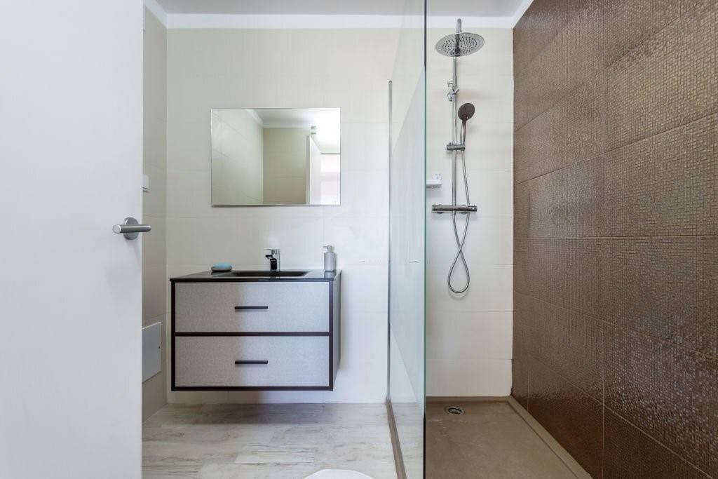 22 Stunning Walk-In Shower Ideas for Small Bathrooms