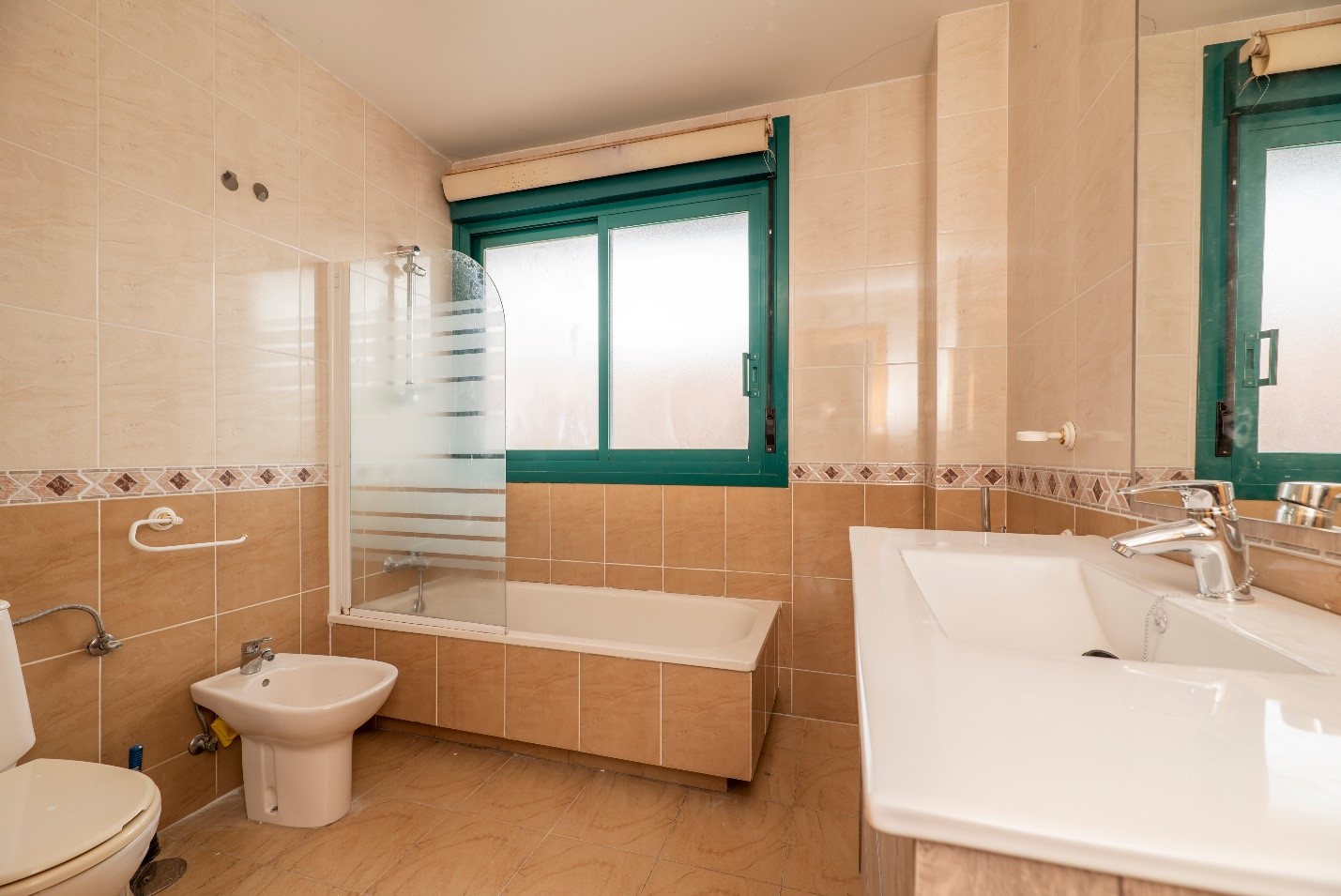 Walk In Tub Shower Combo Perks For Seniors - Glass Genius
